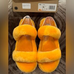 UGG Slippers sz 5. NIB